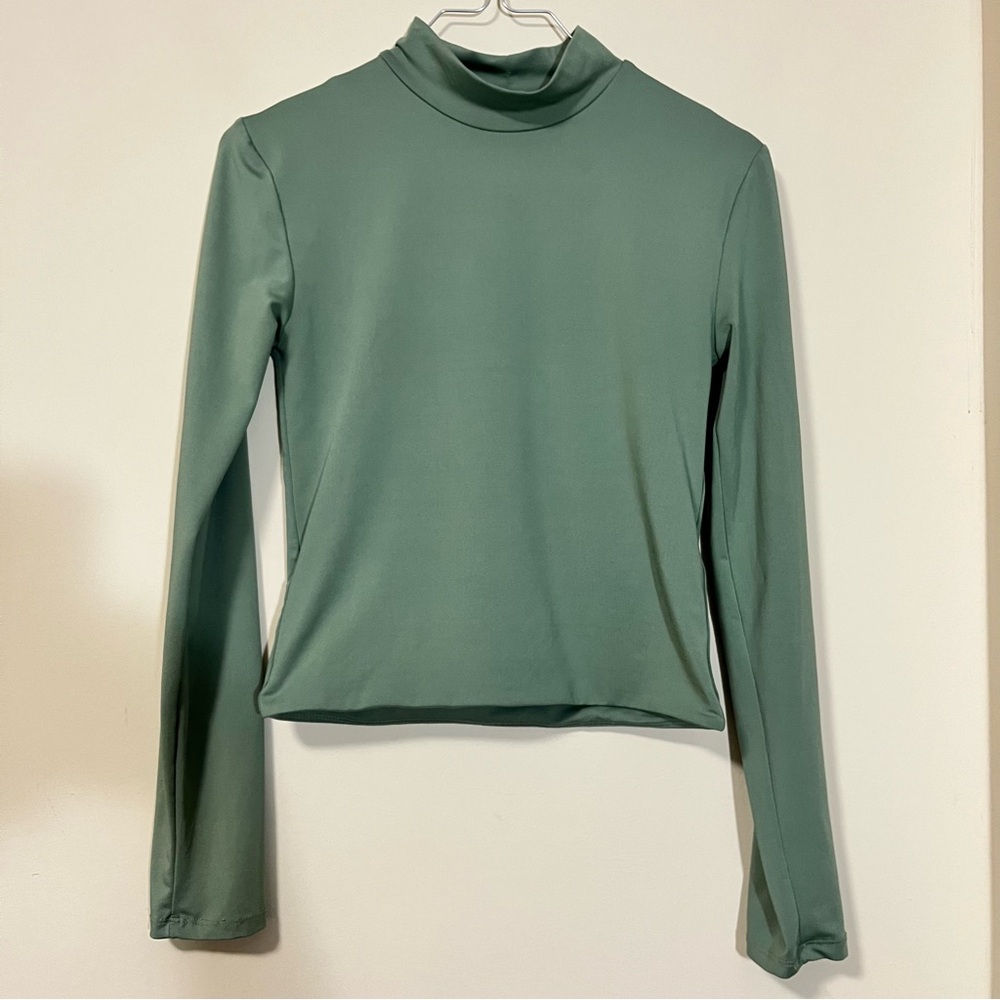 SWS Contour Olive Green Top Size M
